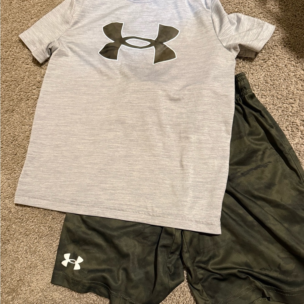 Under Armour Athletic Set in Gray and Olive